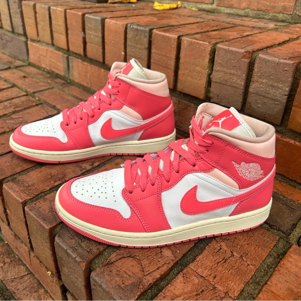 NIKE Air Jordan 1 Mid "Strawberries and Cream" sneakers. Women’s size 8 - Picture 5 of 15